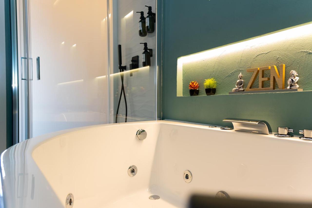 5 Sensi - Vasca Idromassaggio, Terrazzo, Fibra Ultraveloce, Parcheggio Coperto Su Richiesta Hotel Cosenza Eksteriør billede
